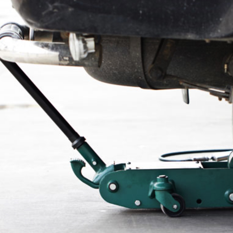 На что обратить внимание при выборе домкрата